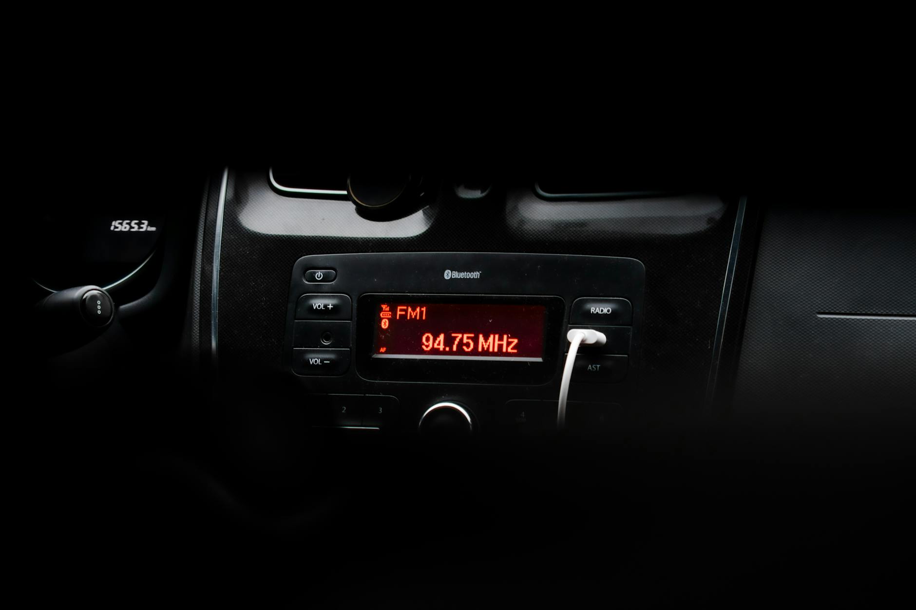 Interior Electronics Retrofit: Gauge Cluster and Steering-Wheel Compatibility for the Mazda3 (BM/BN Series)