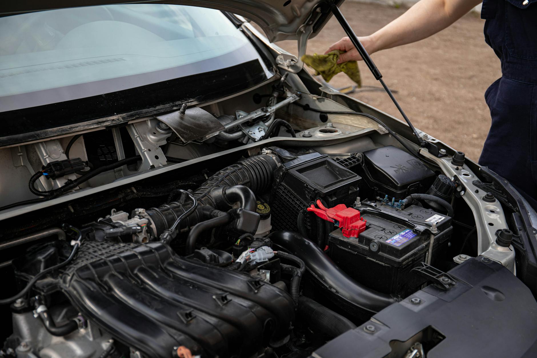 Fuel Pump Relay Intermittent Failure in 2004–2008 Nissan Altima 2.5L Engines: Testing and Replacement